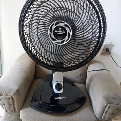 Ventilador de Mesa MONDIAL Turbo 30cm Preto/Prata