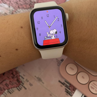 Apple Watch SE 3 GPS 40mm Alumínio Luz das Estrelas
