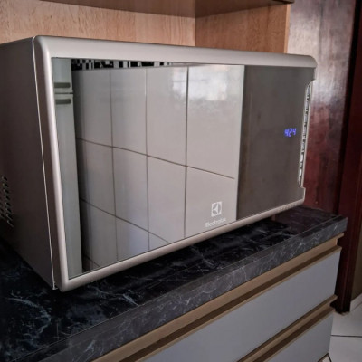 Electrolux Micro-ondas 31L painel inox MI41S
