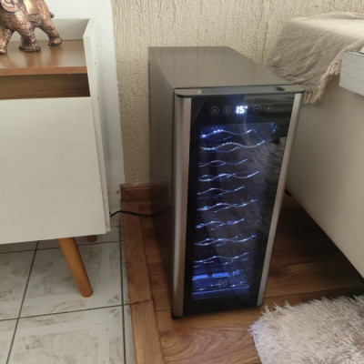 Adega de vinho Electrolux 12 garrafas