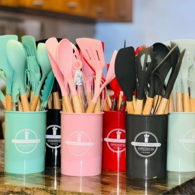 🍽️  Kit Com 12 Utensílios De Cozinha Silicone Cabo De Madeira (4 Cores)
