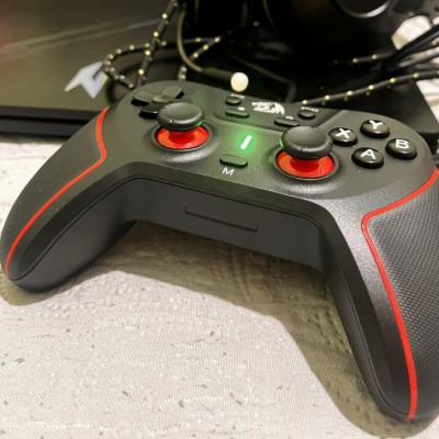 Controle Gamer Redragon Ephemera Preto e Vermelho USB G713