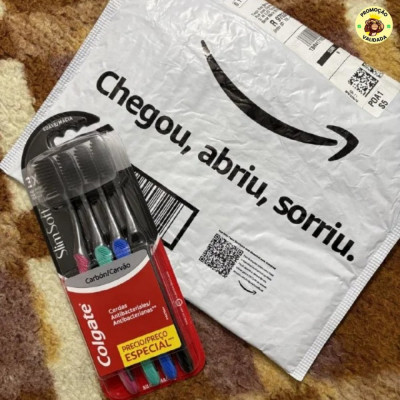 Colgate Slim Soft Black Premium Escova de Dente