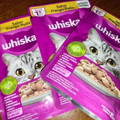 Pack Ração Úmida Whiskas Sachê Frango ao Molho para Gatos Adultos - 20 unidades