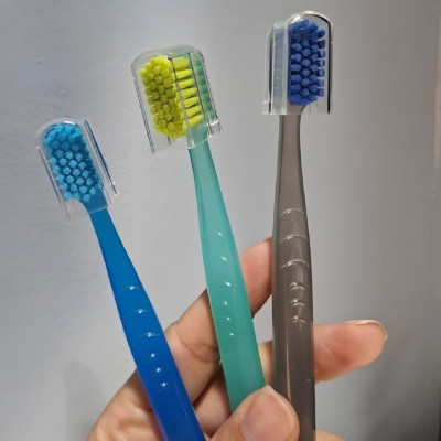 Pack com 3 Escovas Dentais Pro Extra Macias