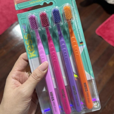Pack com 4 Escovas Dentais Pro Extra Macias