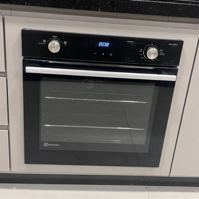 Forno de convecção a gás embutido Electrolux