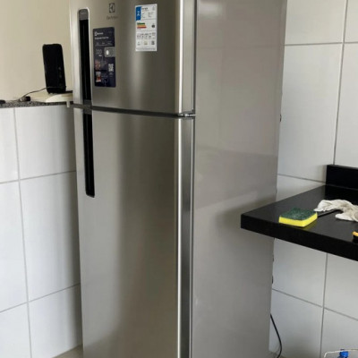 Geladeira Electrolux Frost Free 320L Branca
