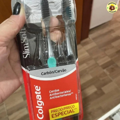 Colgate Slim Soft Black Escova de Dente Macia