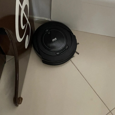 Aspirador Robô W90 varre, aspira e passa pano
