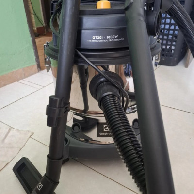 Aspirador Pó e Água Electrolux Sopro 1800W 20L