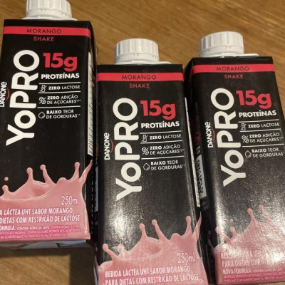 YoPRO Bebida Láctea UHT Morango 12 unid. 15g Proteínas 250ml