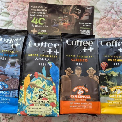 ☕️ Kit 4 Cafés Especiais em Grãos Coffee+, 250g cada