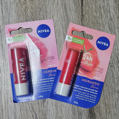Hidratante Labial NIVEA Morango Shine