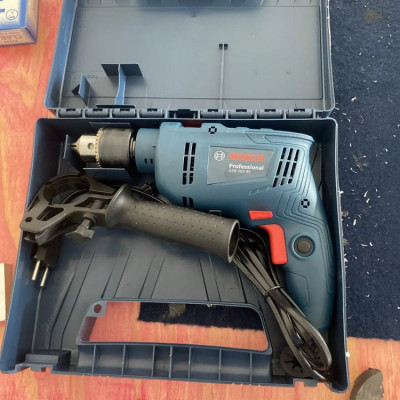Furadeira de Impacto Bosch GSB 550 Azul