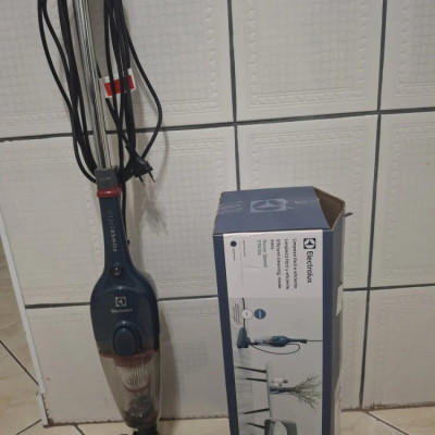 Aspirador de Pó Electrolux 1100W HEPA Vertical
