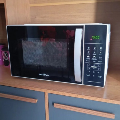 Micro-Ondas Britânia 33L 220V