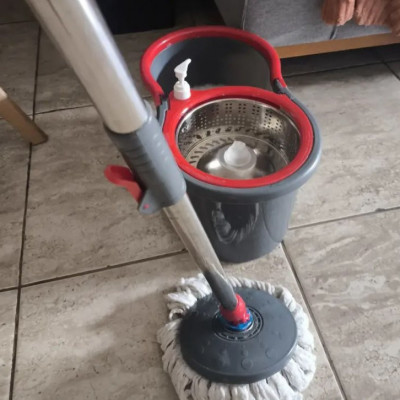 Mop Esfregão Giratório Condor (Balde Inox 13 Litros + Refil Microfibra + Cabo Longo 1,4 Metros)