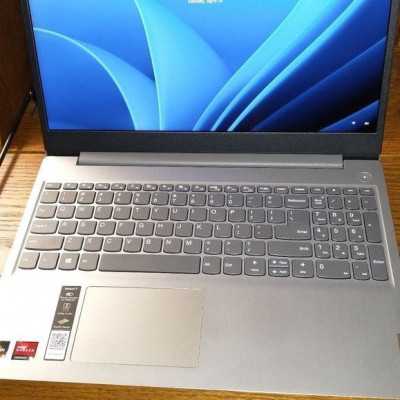 Notebook Lenovo IdeaPad Slim 3 15IRU10