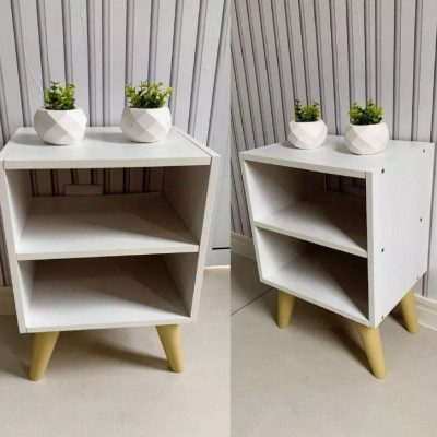 Mesa de Cabeceira Retrô