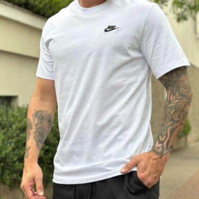 Camiseta Nike Sportswear Club