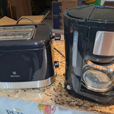 Cafeteira Electrolux ECM10 + Torradeira ETS10