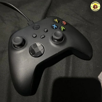 Microsoft Xbox Wireless Controller + USB-C Cable