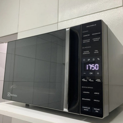 Electrolux Micro-ondas Prata 23L ME23S
