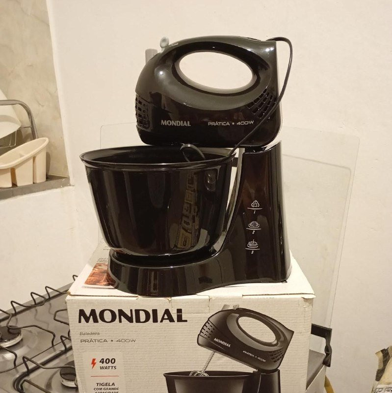 Batedeira Prática Mondial Preto 400W - 127/220v