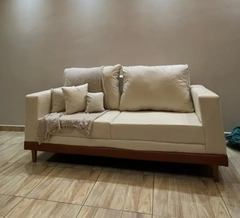 Sofá Living 3 Lugares Suede Resistente Madeira + Almofadas - Opções de Cores