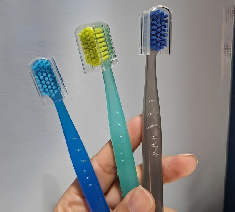 Pack com 3 Escovas Dentais Pro Extra Macias