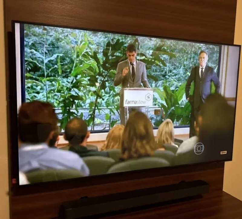 Samsung ComboSmart TV 50 Crystal UHD 4K + Soundbar HW-B400F/ZD