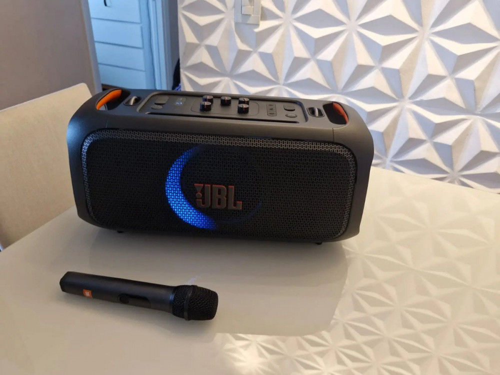 Caixa de Som Bluetooth JBL PartyBox On-the-go