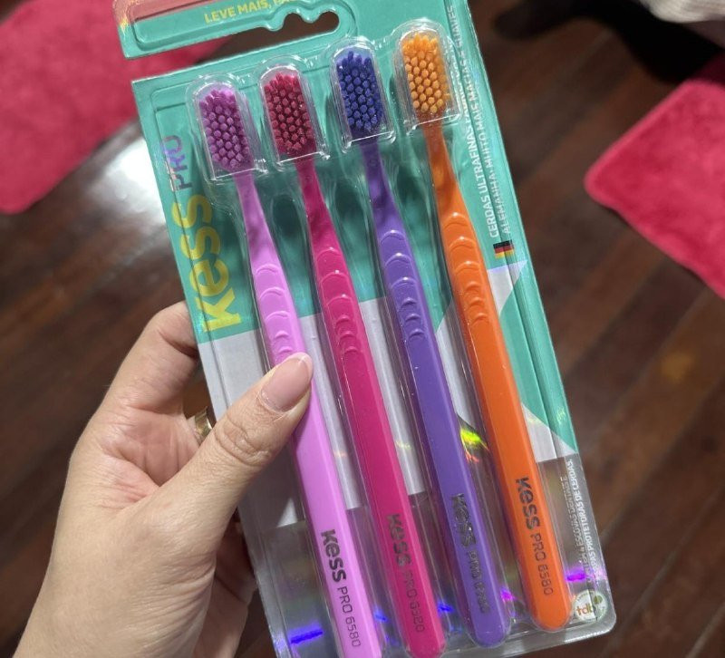 Pack com 4 Escovas Dentais Pro Extra Macias