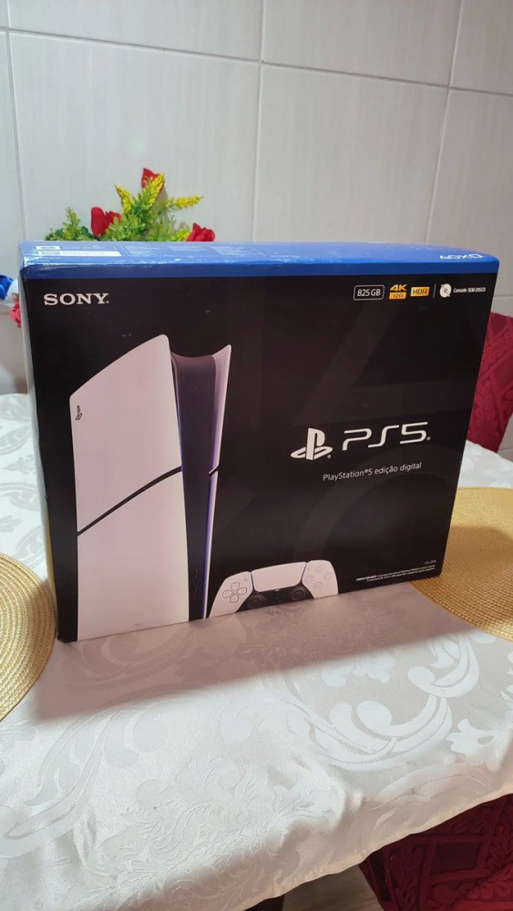 PlayStation 5 Slim Digital 825GB Branco
