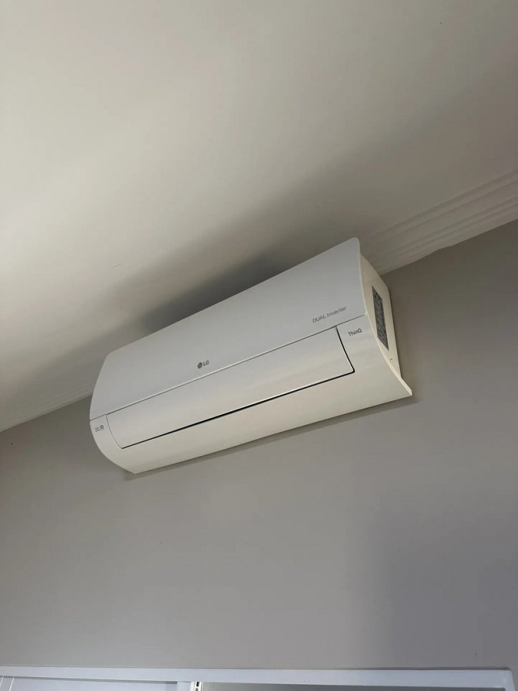 LG Dual Inverter Ai Voice 9.000 Btu Frio