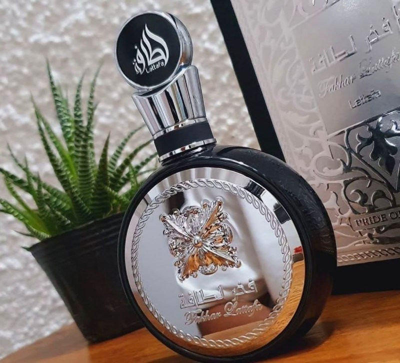 Perfume Árabe Fakhar Black Eau De Parfum 100 Ml