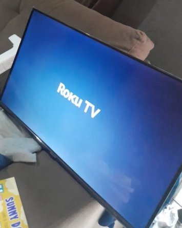 Smart TV Semp 32 LED FHD S42R Roku WiFi Dolby