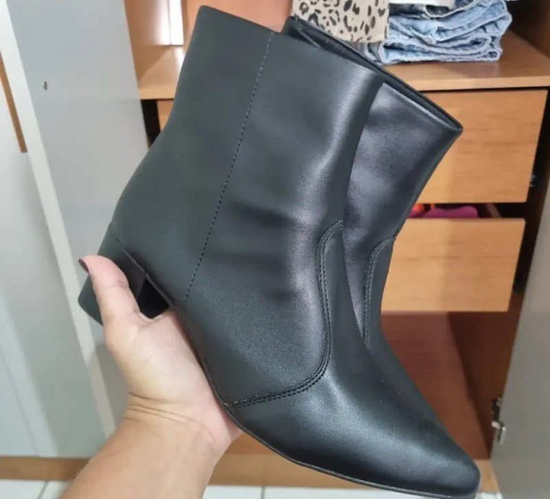Bota Feminina Bico Fino Cano Curto Gigil