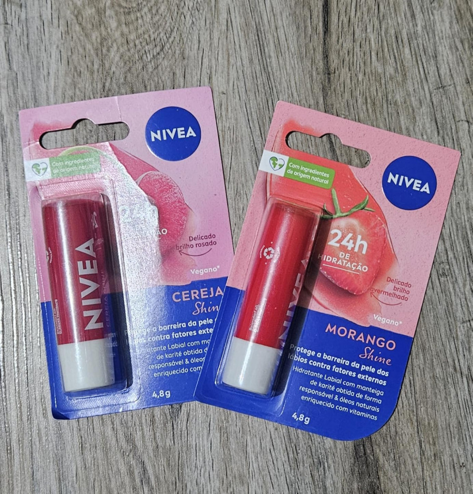 Hidratante Labial NIVEA Morango Shine