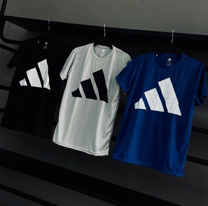 CAMISETA BEM DISCRETA DA ADIDAS