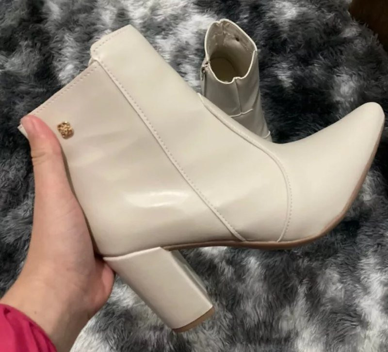 Bota Gigil Bico Fino Salto Alto com Zíper