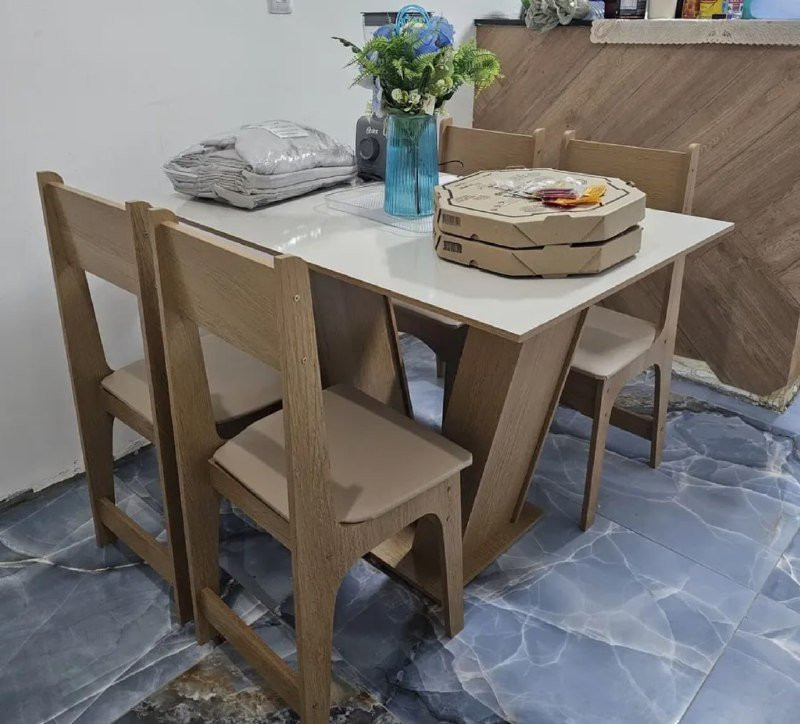 🪑  Conjunto Sala de Jantar 4 Lugares com Cadeiras Estofadas Mesa Com Tampo Retangular