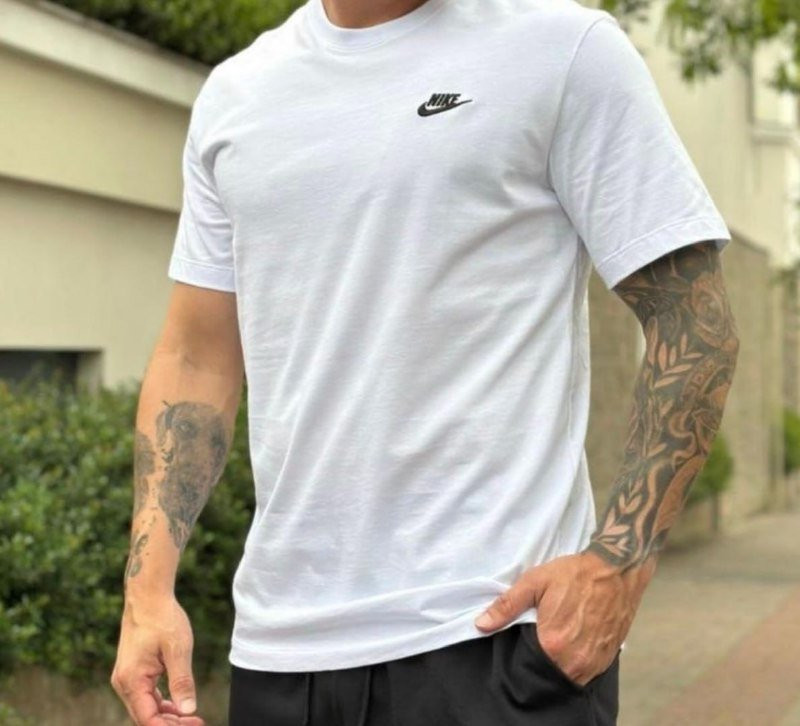 Camiseta Nike Sportswear Club