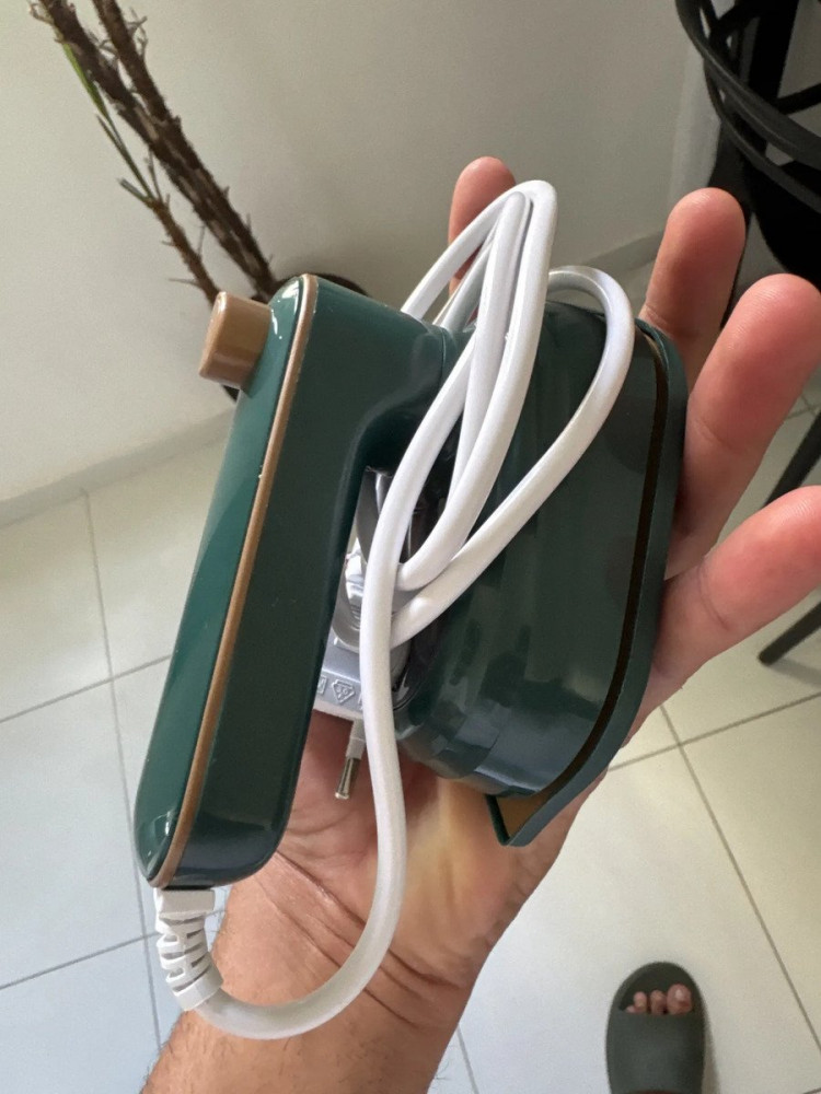 Mini Ferro De Passar Roupa A Vapor Bivolt Verde