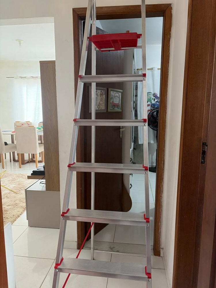 Escada Dobrável Alumínio 8 Degraus